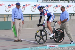 Kirsten Williams takes off for the individual pursuit bronze medal round at the Vic Williams Memorial Grand Prix